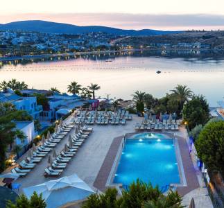 ROYAL ASARLIK BEACH HOTEL AND SPA Pools & Beach